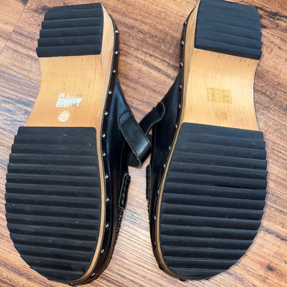 Kelsi Dagger Black Leather Loafers with Slip-On Design - Picture 6 of 9